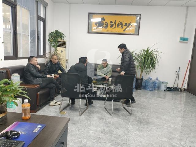 工業(yè)烘干機引領(lǐng)食品加工新潮流吸引江西客戶來訪